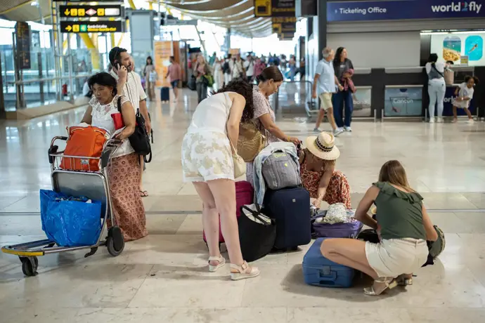 Aena informa sobre la normalización de controles en Madrid-Barajas; Trablisa señala huelga de celo