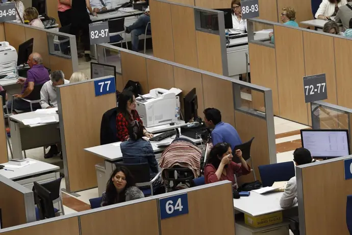 Cobras entre el SMI y 18.276 euros sin declarar la Renta: podrías estar perdiendo dinero por ello